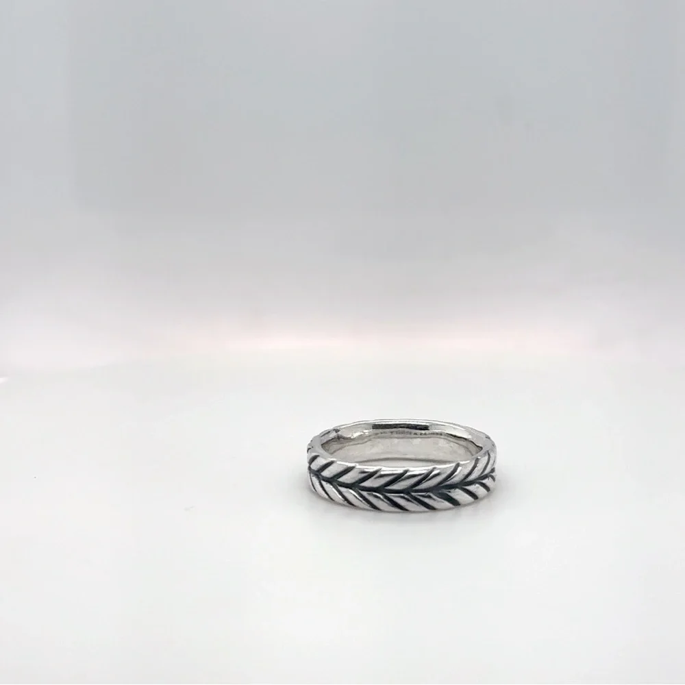 ✨David Yurman Chevron Ring Band✨Size 8